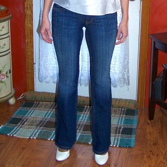 L.E.I.  ASHLEY TROUBLE  FLARE SEXY STRETCH JEANS w FLAP BACK POCKETS - Picture 5 of 7